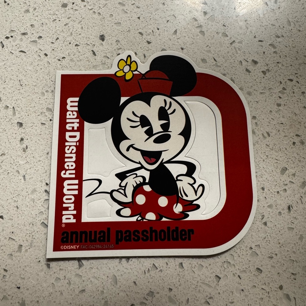 Disney Minnie Mouse Annual Passholder Magnet